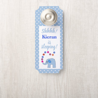 Blauwe olifant met bloemen Baby slaapt Deurhanger