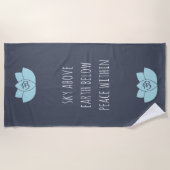 Blauwe Om & Lotus Flower Sky boven de aarde onder Strandlaken (Voorkant)