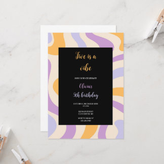 Blauwe, paarse en gele groovy verjaardagsuitnodigi kaart