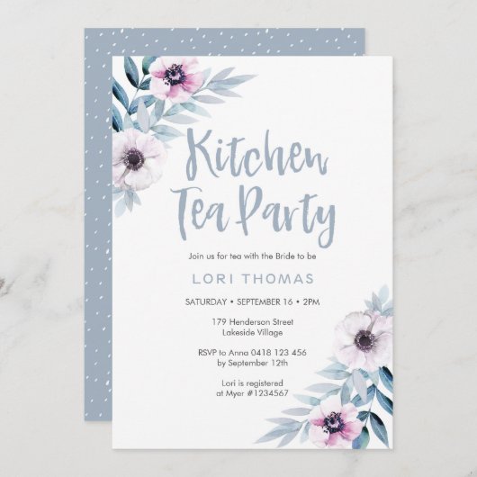 Blauwe paarse florale Kitchen Tea Party Invitation Kaart (Voorkant / Achterkant)