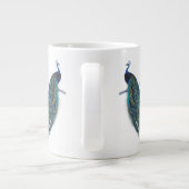 Blauwe pacock met prachtige staartwaren grote koffiekop (Achterkant)