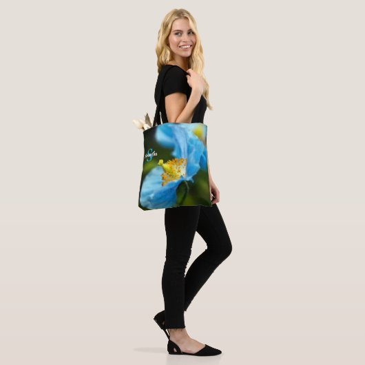 Blauwe papaverbloem Canvas tas (Op model)