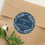 Blauwe Papel Picado bruiloft gunst Ronde Sticker<br><div class="desc">Maak je favorieten compleet met deze Blue Papel Picado Wedding Sticker! Met zijn traditionele design en rijke blauwe tinten is het de perfecte touch voor uw speciale dag. Cava Party Design</div>