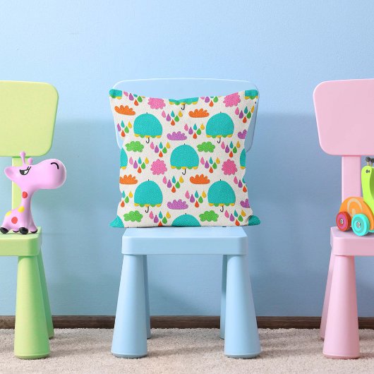 Blauwe paraplu's met wolken en regendruppels kussen