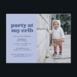 Blauwe Partij bij Mijn Wieg 1e Briefkaart van de P<br><div class="desc">Op deze leuke uitnodiging voor het eerste verjaardagsfeest staan de woorden 'feest op mijn wieg' in het blauw op een lichtblauwe achtergrond. Het kenmerkt ruimte voor één enkele foto op het recht met ruimte voor elk van uw partijdetails op de linkerzijde. De rug van het briefkaart kan voor extra partijdetails...</div>