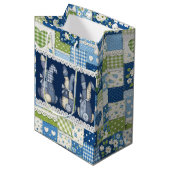 Blauwe Patchwork Konijnen  Medium Cadeauzakje (Voorkant Gekanteld)