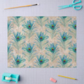 Blauwe peacock-veren op lichtbruine ontkoppeling tissuepapier (Craft)