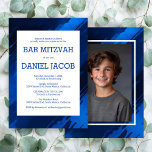 Blauwe penseelstreken Custom Photo BAR BAT MITZVAH Kaart<br><div class="desc">Pas deze moderne Bar of Bat MItzvah uitnodiging aan. Klik op "personaliseren" om de tekst te bewerken en een foto aan de achterkant toe te voegen. U kunt de lettertypen, lay-out en kleuren verder aanpassen. Alles is aanpasbaar. Beschikbaar als kaarten, briefkaarten en digitale downloads. Stuur een bericht als je vragen...</div>