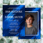 Blauwe penseelstreken Custom Photo BAR BAT MITZVAH Kaart<br><div class="desc">Pas deze moderne Bar of Bat MItzvah uitnodiging aan. Klik op "personaliseren" om de tekst te bewerken en een foto aan de achterkant toe te voegen. U kunt de lettertypen, lay-out en kleuren verder aanpassen. Alles is aanpasbaar. Beschikbaar als kaarten, briefkaarten en digitale downloads. Stuur een bericht als je vragen...</div>