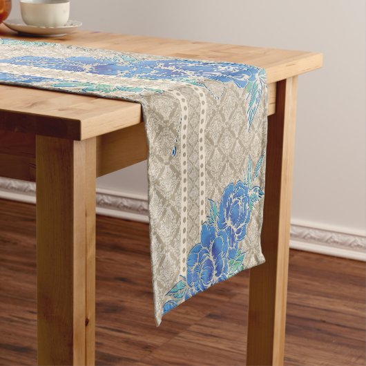 BLAUWE PEONIES EN DAMASK ~ Table Runner Korte Tafelloper (Voorbeeld)