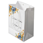 Blauwe pioenen geel daisy bruiloft medium cadeauzakje (Voorkant Gekanteld)