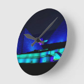 Blauwe piramides ontwerp ronde klok (Hoek)