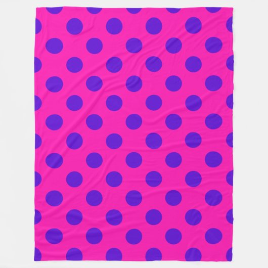 Blauwe pokstippen op fuchsia fleece deken (Voorkant)