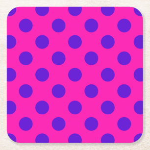 Blauwe pokstippen op fuchsia kartonnen onderzetters
