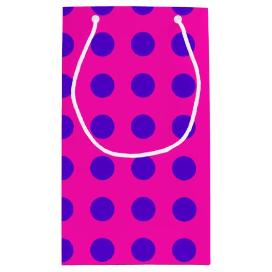 Blauwe pokstippen op fuchsia klein cadeauzakje (Achterkant)