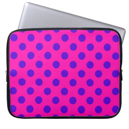 Blauwe pokstippen op fuchsia laptop sleeve