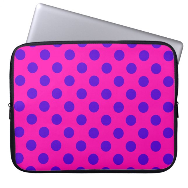 Blauwe pokstippen op fuchsia laptop sleeve (Voorkant)