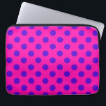 Blauwe pokstippen op fuchsia laptop sleeve<br><div class="desc">Blauwe pokstippen op fuchsia</div>