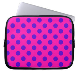 Blauwe pokstippen op fuchsia laptop sleeve