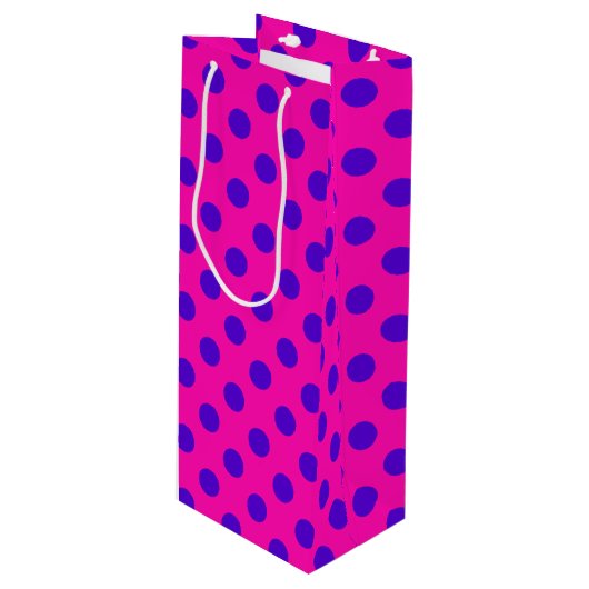 Blauwe pokstippen op fuchsia wijn cadeautas (Voorkant Gekanteld)
