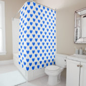 Blauwe polka harten wit douchegordijn (In situ)