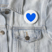 Blauwe polka harten wit ronde button 5,7 cm (In situ)