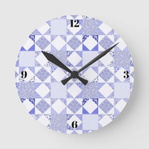 Blauwe quiltklok minimalistisch naaikamerdecor ronde klok