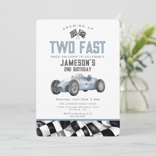 Blauwe Race Auto Twee Snelle 2e Verjaardagsfeestje (Staand voorkant)