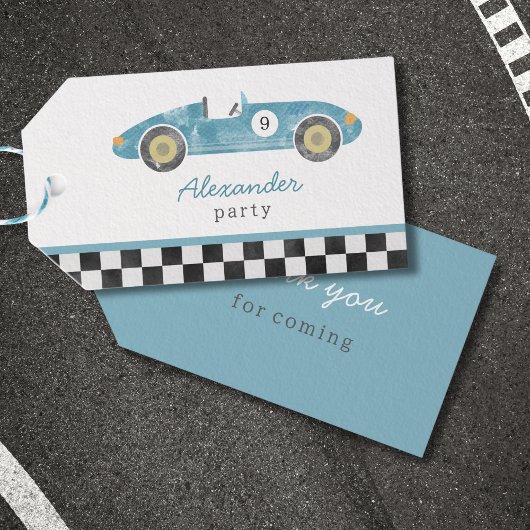 Blauwe race auto verjaardag cadeaulabel