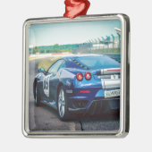 Blauwe Raceauto Metalen Ornament (Links)