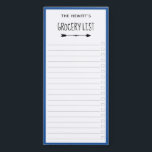 Blauwe rand en pijlen checkbox lijst met kruidenpr magnetisch notitieblok<br><div class="desc">Magnetische boodschappenlijstblocnote met handige checkboxes. Het charmeren van magnetische boodschappenlijst die met blauwe grenzen wordt gedrukt,  en uw familienaam of naam boven kruidenierslijst in een bizarre doopvont boven een pijl.</div>