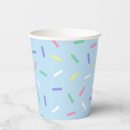 Blauwe regenboog strooit confetti leuk kleurrijk papieren bekers