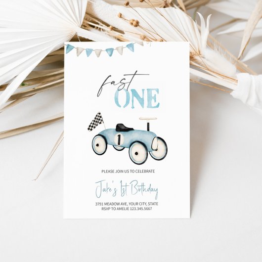 Blauwe Retro Race Auto Ride-On Verjaardag Uitnodig Kaart