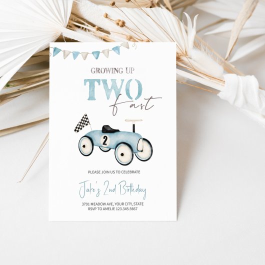 Blauwe Retro Race Auto Ride-On Verjaardag Uitnodig Kaart