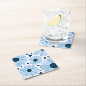 Blauwe retro stijl madeliefjes en donkerblauwe sti kartonnen onderzetters (Insitu)