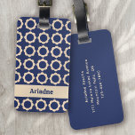 Blauwe Retro Vibe Bloempatroon Monogram Bagagelabel<br><div class="desc">Een vet monogram ontwerp</div>