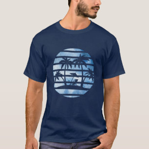 blauwe retro vintage met palmbomen op het strand t-shirt