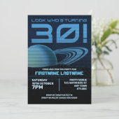 Blauwe Retrowave 30e Verjaardagsfeestuitnodiging Kaart (Staand voorkant)