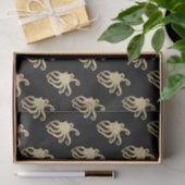 Blauwe ringstonk op zwart tissuepapier (Geschenk)