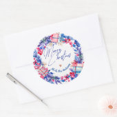 Blauwe rode kerstkrans ronde sticker (Envelop)