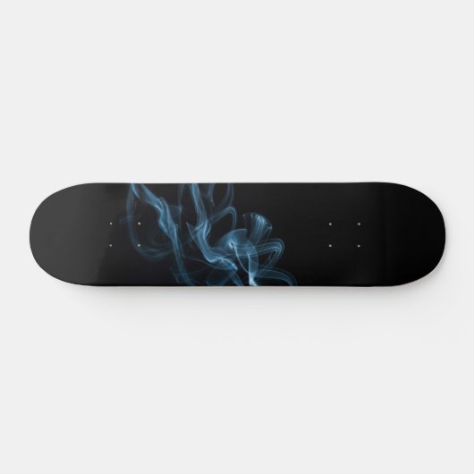 Blauwe Rook op Slank Zwart Persoonlijk Skateboard (Horizontaal)