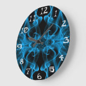 Blauwe rook op zwart met cijfers grote klok (Hoek)