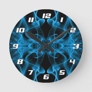 Blauwe rook symmetrische minimalistische zwarte ronde klok