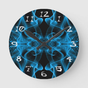 Blauwe rook symmetrische minimalistische zwarte ronde klok