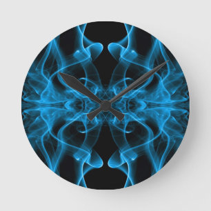 Blauwe rook symmetrische minimalistische zwarte ronde klok