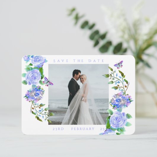Blauwe Roos Lint Monogram Foto Bruiloft Save The Date (Staand voorkant)