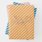 Blauwe roze en gele diagonale strepen inpakpapier vel (In situ)