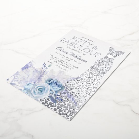 Blauwe Rozen 50ste Verjaardagsfeestje Zilver Folie Uitnodiging (Gedraaid)