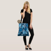 Blauwe Rozen Tote Bag (Op model)
