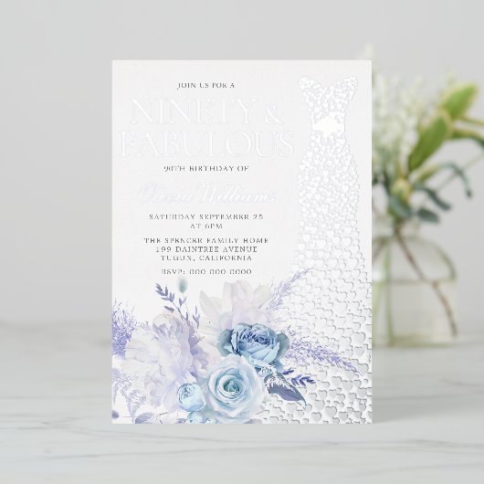 Blauwe Rozen Vrouwen 90ste Verjaardagsfeestje Echt Folie Uitnodiging (Staand Voorkant)